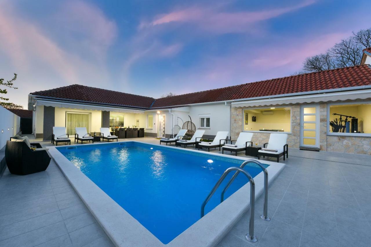 Villa Mare - With Heated Pool Zadar Exterior photo