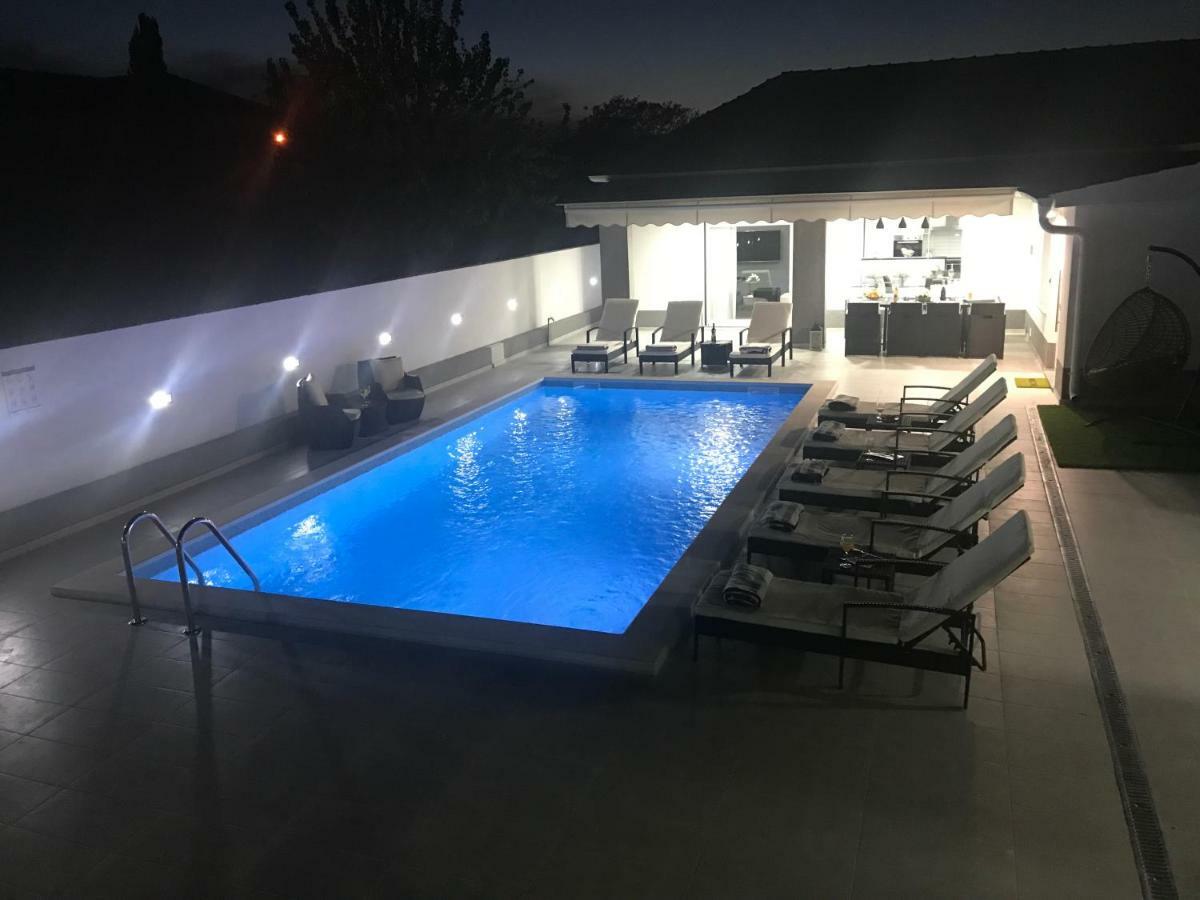 Villa Mare - With Heated Pool Zadar Exterior photo